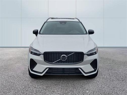 2025 Volvo XC60 Plug-In Hybrid T8 Plus