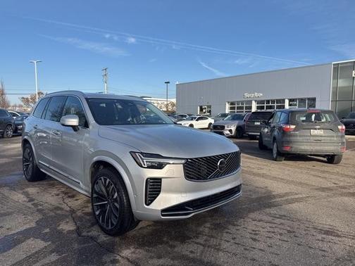 2025 Volvo XC90 B6 Plus 7-Seater