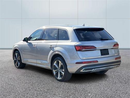 2022 Audi Q7 55 Premium Plus