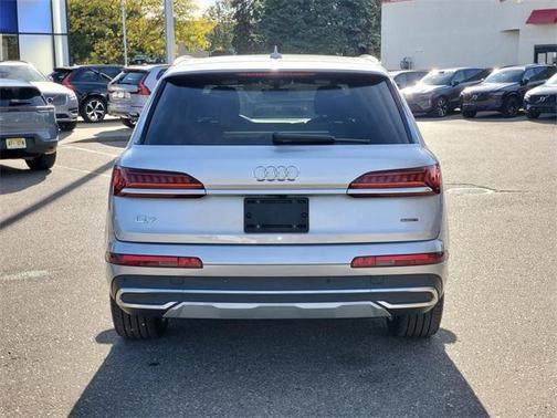 2022 Audi Q7 55 Premium Plus