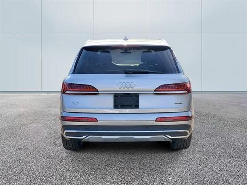2022 Audi Q7 55 Premium Plus