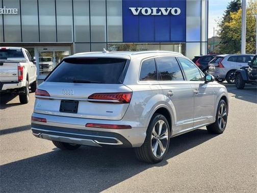 2022 Audi Q7 55 Premium Plus