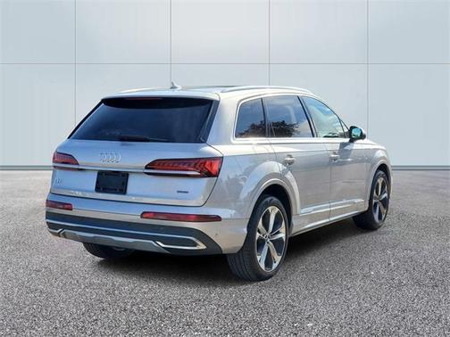 2022 Audi Q7 55 Premium Plus
