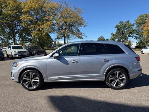 2022 Audi Q7 55 Premium Plus