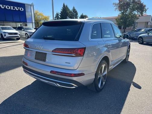 2022 Audi Q7 55 Premium Plus