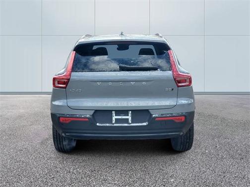 2026 Volvo XC40 B5 Core