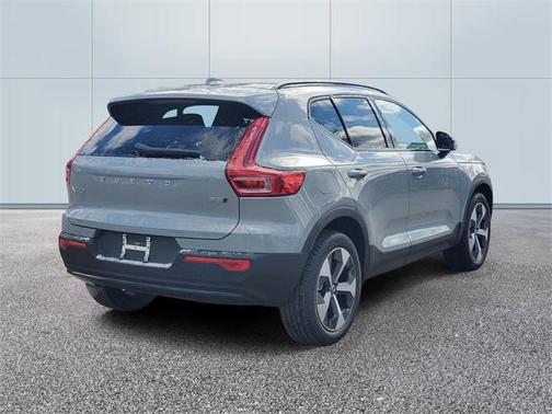 2026 Volvo XC40 B5 Core