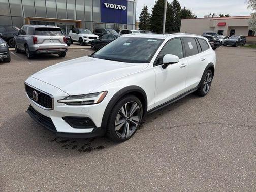Crystal White Pearl 2025 Volvo V60 Cross Country B5 Plus