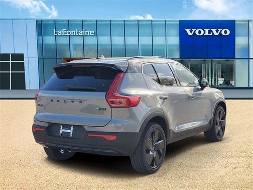 2026 Volvo XC40 B5 Ultra Black Edition