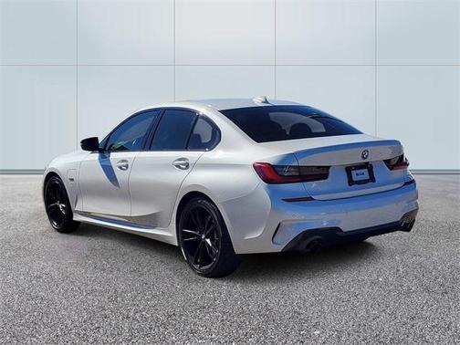 2022 BMW 330e 330e