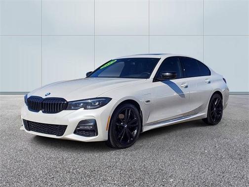 2022 BMW 330e 330e