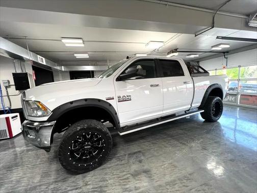 2017 RAM 2500 Big Horn Crew Cab 4x4 6'4' Box