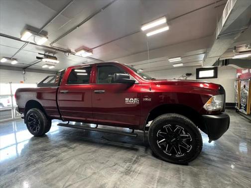 2017 RAM 2500 Tradesman Crew Cab 4x4 6'4' Box