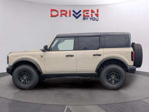 Desert Sand 2026 Ford Bronco Badlands