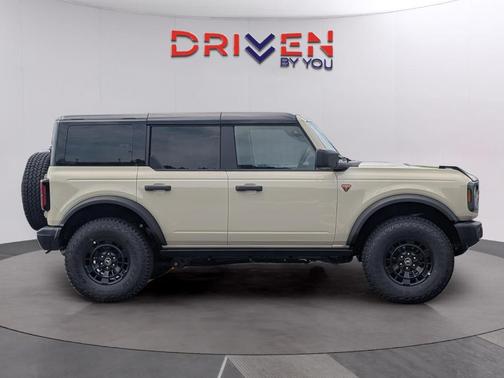 Desert Sand 2026 Ford Bronco Badlands