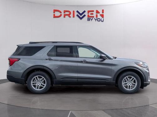 Carbonized Gray Metallic 2026 Ford Explorer Active