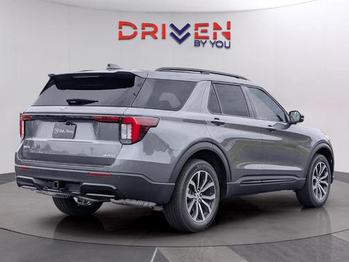 Carbonized Gray Metallic 2026 Ford Explorer ST-Line