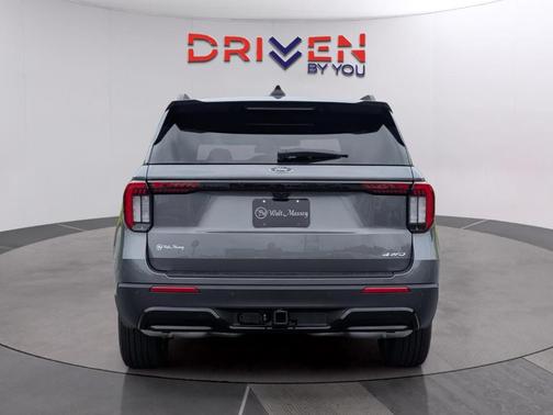 Carbonized Gray Metallic 2026 Ford Explorer ST-Line