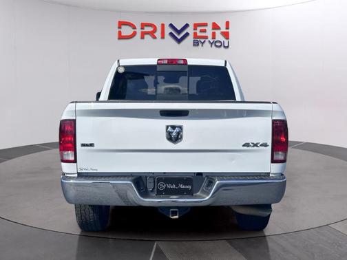 Bright White Clearcoat 2020 RAM 1500 Classic SLT