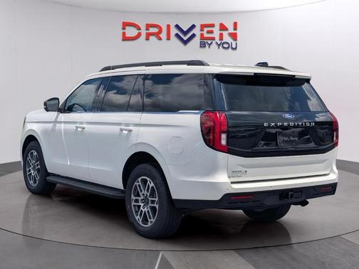 Star White 2026 Ford Expedition Active
