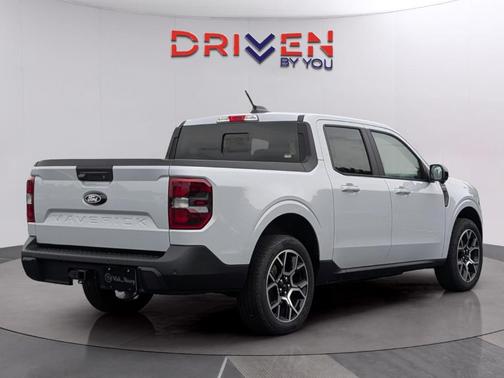 Space White Metallic 2026 Ford Maverick Lariat