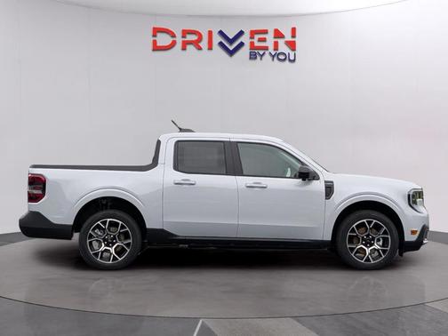 Space White Metallic 2026 Ford Maverick Lariat