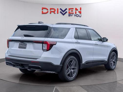 Space White Metallic 2026 Ford Explorer ST-Line