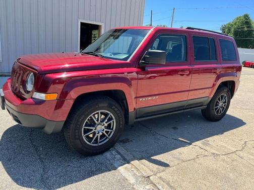 Photo 2 of 27 of 2012 Jeep Patriot Sport