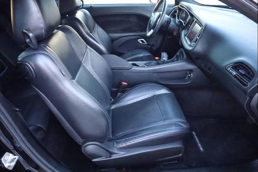 2015 Dodge Challenger SXT Plus