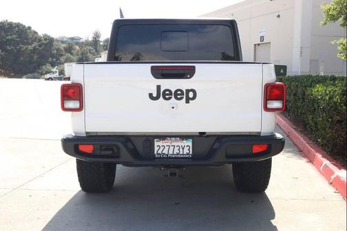 Bright White Clearcoat 2022 Jeep Gladiator Willys 4x4