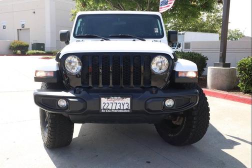 Bright White Clearcoat 2022 Jeep Gladiator Willys 4x4