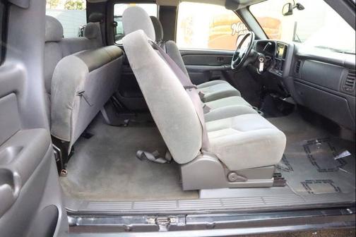 2004 Chevrolet Silverado 2500 LS H/D Extended Cab