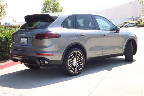 Meteor Gray Metallic 2016 Porsche Cayenne Cayenne