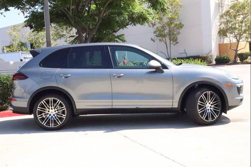 Meteor Gray Metallic 2016 Porsche Cayenne Cayenne