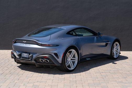 2025 Aston Martin Vantage Base