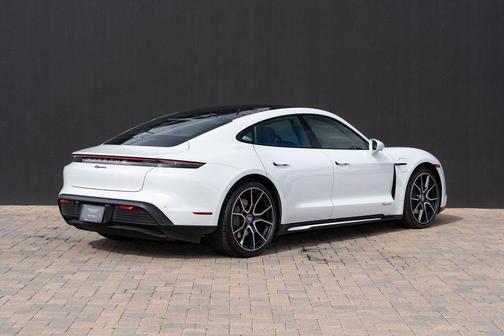 2022 Porsche Taycan Base
