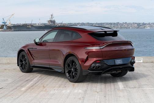2025 Aston Martin DBX 707