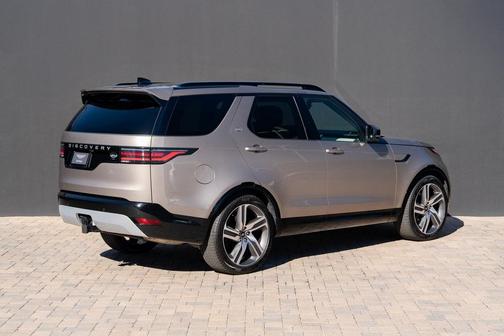 2023 Land Rover Discovery P360 Metropolitan Edition