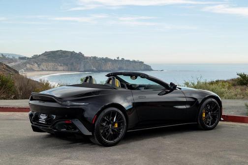 2021 Aston Martin Vantage Base