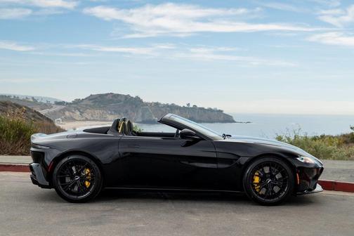 2021 Aston Martin Vantage Base