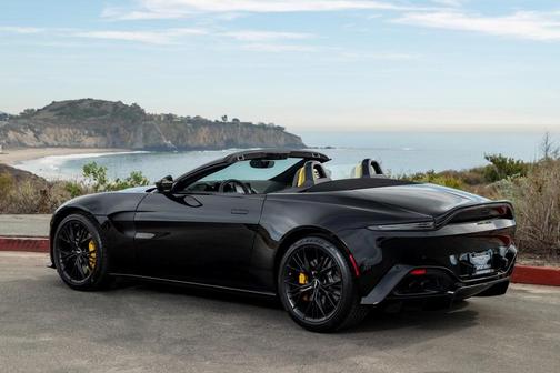 2021 Aston Martin Vantage Base