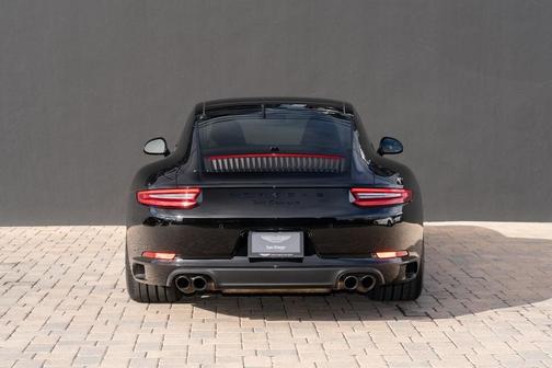 2019 Porsche 911 Carrera