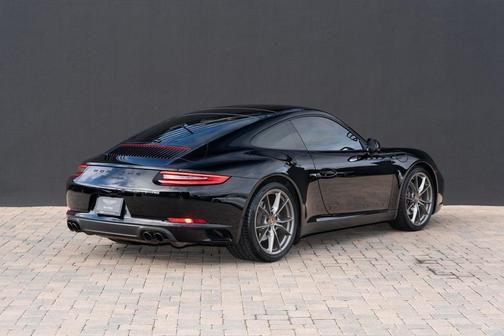 2019 Porsche 911 Carrera