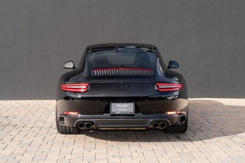 2019 Porsche 911 Carrera