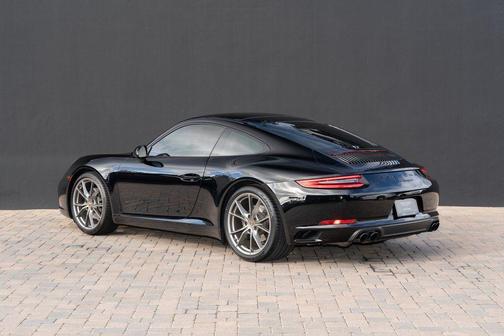 2019 Porsche 911 Carrera