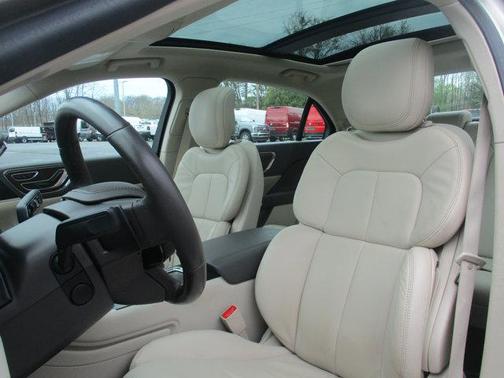 Tan 2017 Lincoln Continental Select