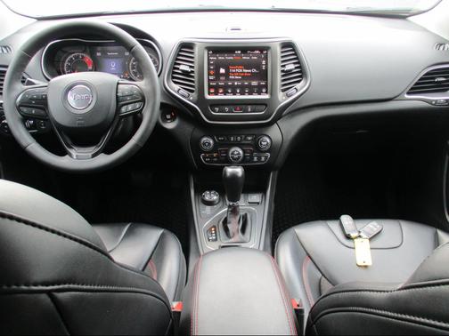 Sting-Gray Clearcoat 2023 Jeep Cherokee Trailhawk