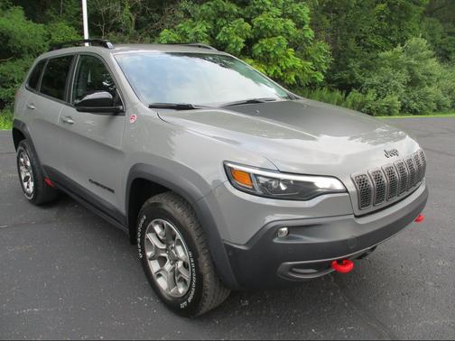 Sting-Gray Clearcoat 2023 Jeep Cherokee Trailhawk