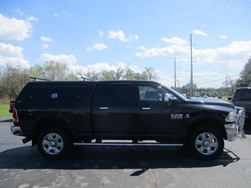 Brilliant Black Crystal Pearlcoat 2016 RAM 2500 Laramie