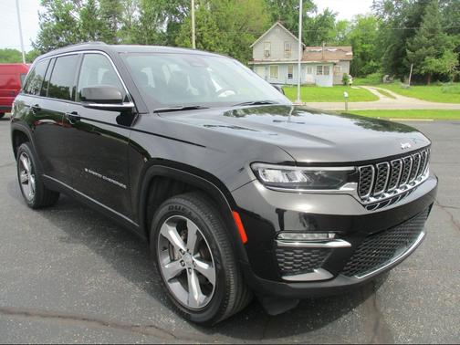 Diamond Black Crystal Pearlcoat 2022 Jeep Grand Cherokee Limited